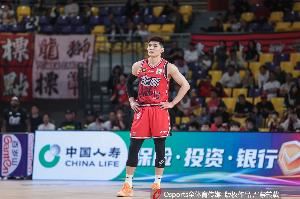 媒体人：李祥波这样的矮个内线 攻防面对欧洲队就是给对手送分的